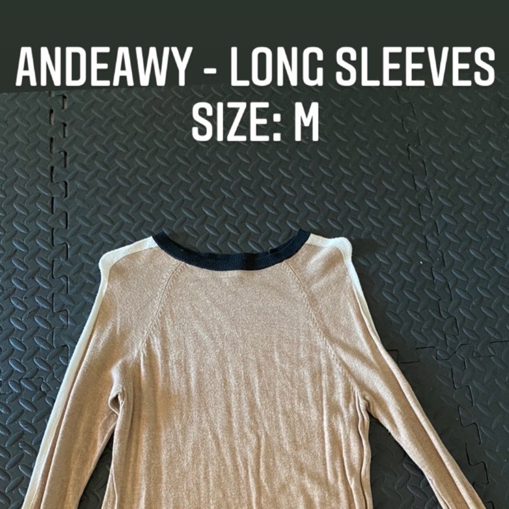 Long sleeves with three different colors